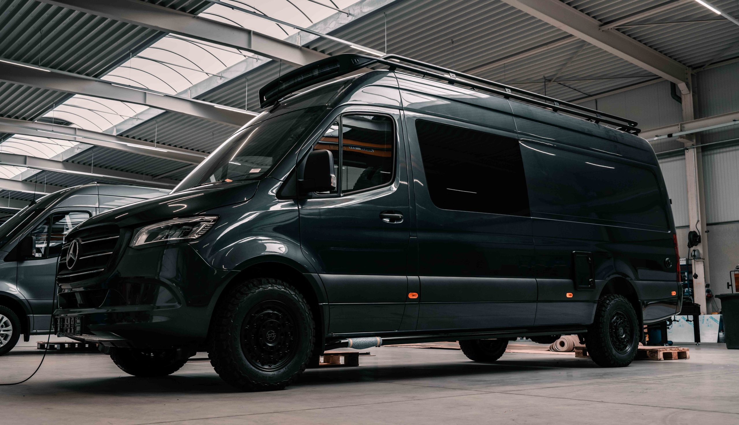 Vanquish schuin van voren
